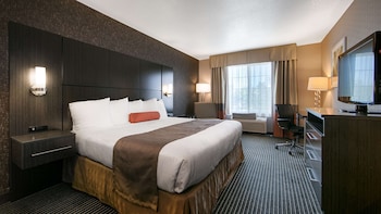 Suite, 1 King Bed with Sofa bed, Non Smoking, Refrigerator & Microwave (with Sofabed)