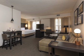 Studio, 1 King Bed with Sofa bed (Hearing Accessible)