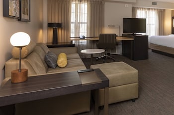 Studio, 1 King Bed with Sofa bed (Hearing Accessible)