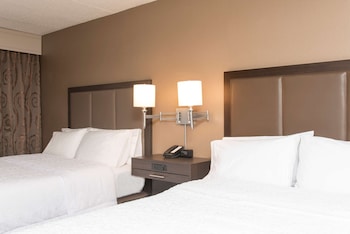 Room, 2 Queen Beds, Accessible, Bathtub