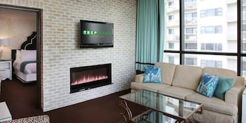CHELSEA ONE BEDROOM SUITE 1 KING NON-SMOKING