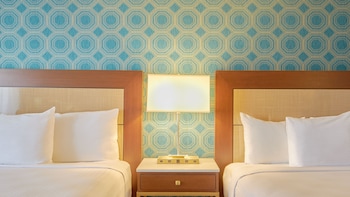 SOUTH DELUXE ROOM 2 QUEEN NON-SMOKING