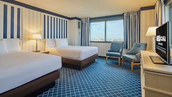 WEST ONE BEDROOM SUITE 2 QUEEN NON-SMOKING