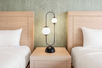 Solana Luxury Room, 2 Queens, Non-Smoking
