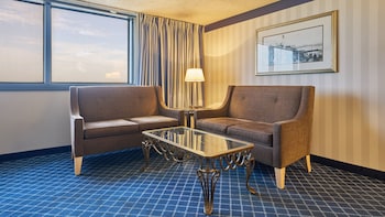 WEST ONE BEDROOM SUITE 2 QUEEN NON-SMOKING