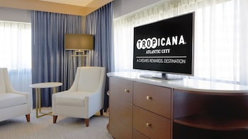 SOUTH OCEAN VIEW EXECUTIVE ROOM 1 KING NON-SMOKING
