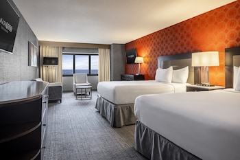 SOUTH PREMIUM OCEAN SUITE 2 QUEEN NON-SMOKING