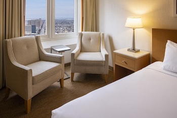 NORTH DELUXE ROOM 1 KING NON-SMOKING