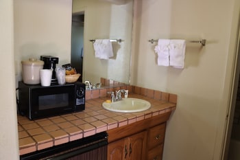 Deluxe Room, Multiple Beds (Deluxe Room(No Pets))