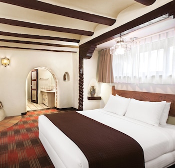 Superior Room, 1 Queen Bed (Historic Sagebrush Room)