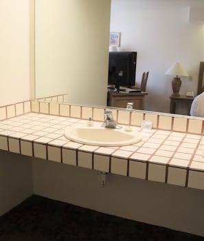 Room, 1 Queen Bed, Accessible (Studio Accessible Room (No Pets))