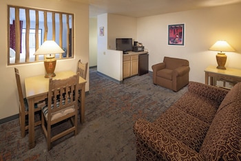 Standard Suite, Multiple Beds (Studio Room (No Pets))
