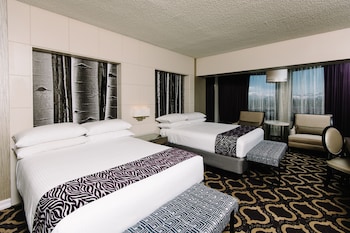 Deluxe Room, 2 Queen Beds, Non Smoking