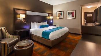Standard Room, 1 King Bed, Non Smoking, Refrigerator & Microwave