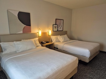 Room, 2 Queen Beds, Accessible, Bathtub (Mobility)