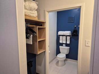 Room, Multiple Beds