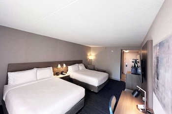 Family Suite, 2 Queen Beds, Non Smoking