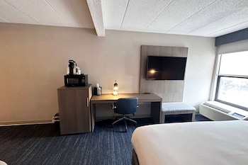 Room, 1 King Bed, Accessible, Non Smoking (Mobility/Hearing, Roll-in Shower)