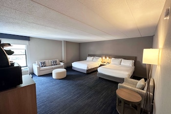 Family Suite, 2 Queen Beds, Non Smoking