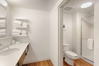 Suite, 1 King Bed, Non Smoking