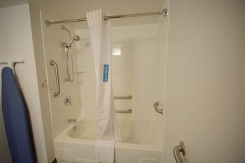 Room, 1 King Bed, Accessible, Bathtub