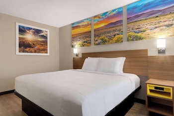 Room, 1 King Bed, Accessible (Mobility, Bathtub with Grab Bars), Non-smoking