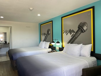 Room, 2 Queen Beds, Non Smoking