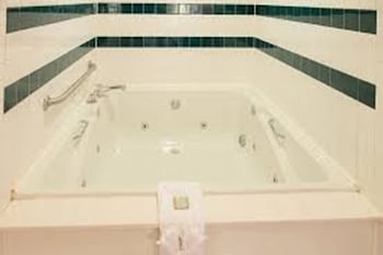 Deluxe Studio Suite, 1 King Bed, Non Smoking