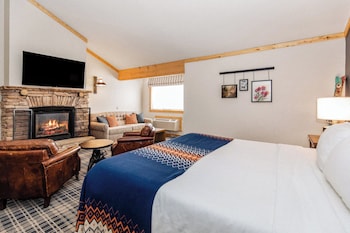 Deluxe Suite, Fireplace