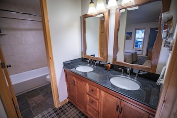 Standard Room, 2 Double Beds