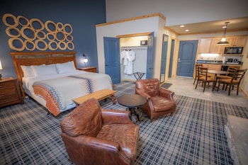 Deluxe Suite, Fireplace