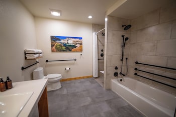 Deluxe Room, 1 King Bed, Accessible, Fireplace