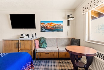 Deluxe Room, 1 King Bed
