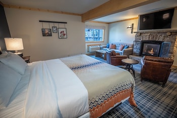 Deluxe Room, 1 King Bed, Accessible, Fireplace