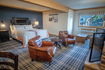 Deluxe Room, 1 King Bed, Accessible, Fireplace