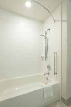 Standard Room, 1 King Bed, Mobility Accessible (Accessible Tub)