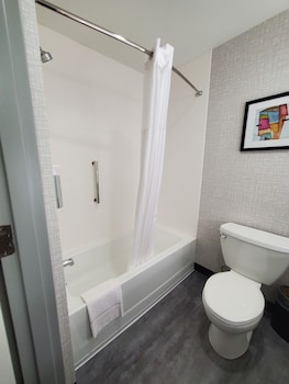 Room, 2 Queen Beds, Accessible, Non Smoking