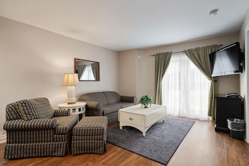 Suite, 1 King Bed, Patio, Courtyard View (with Sofabed)