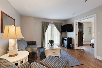 Suite, 1 King Bed, Patio, Courtyard View (with Sofabed)