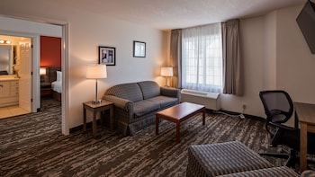 Standard Room, 1 Queen Bed, Accessible, Refrigerator & Microwave (Walk-in Shower)