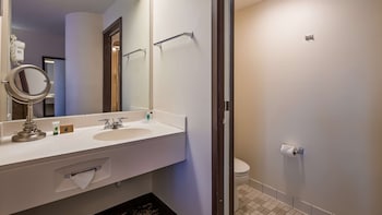 Suite, 1 Queen Bed, Refrigerator & Microwave, Courtyard View (with Sofabed)