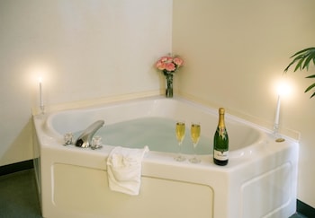 Suite, 1 King Bed, Non Smoking, Bathtub
