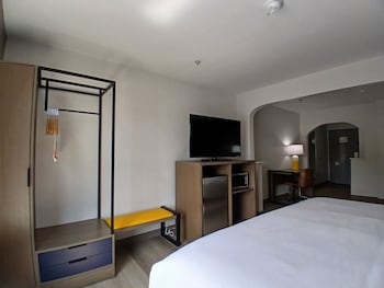 Executive Suite, 1 King Bed with Sofa Bed, Ground Floor