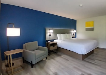 Standard Room, 1 King Bed (Accessible)