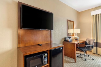 Suite, 1 King Bed, Accessible, Non Smoking