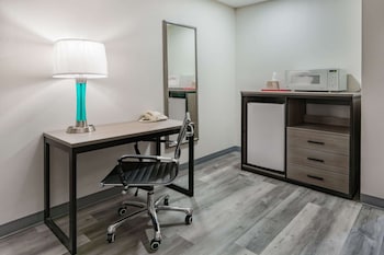 Room, 2 Queen Beds, Accessible, Non Smoking (Mobility/Roll-In Shower)