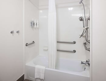 Room, Multiple Beds, Accessible, Bathtub