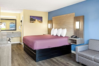 Standard Room, 1 King Bed, Smoking