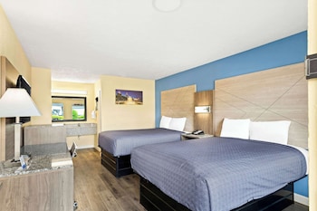 Standard Room, 2 Queen Beds, Smoking