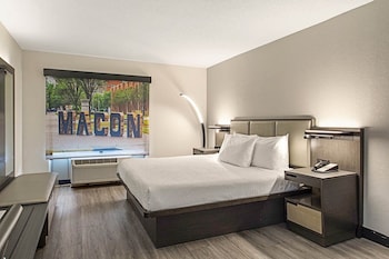 Standard Room, 1 King Bed